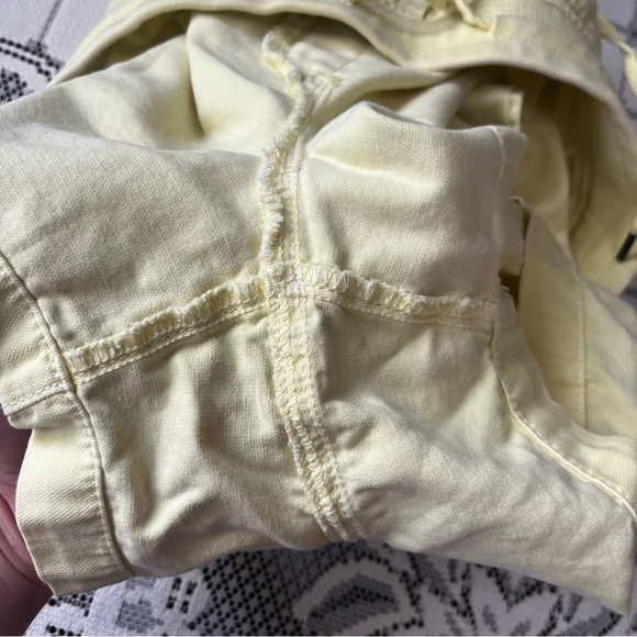 GAP Soft Yellow Drawstring Shorts with Relaxed Fit size small - Picture 5 of 7